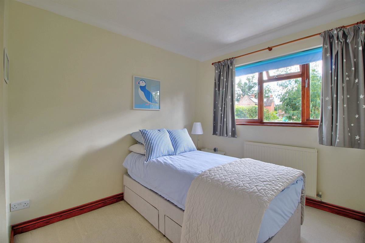 Thorp Close, Binfield Village, photo 15