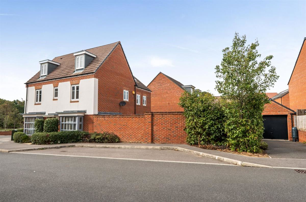 Ifould Crescent, Wokingham, photo 17