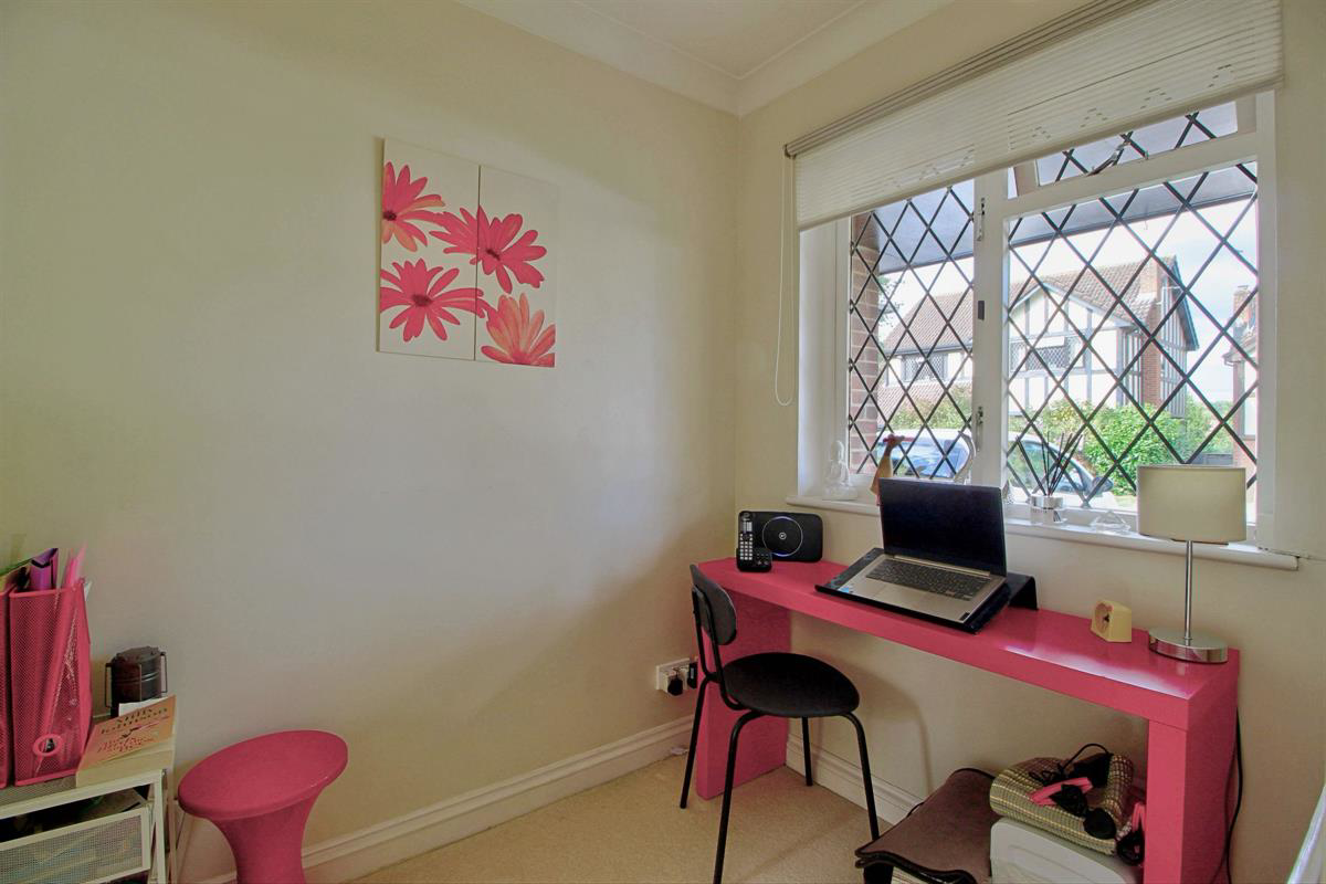 Thorp Close, Binfield Village, photo 8