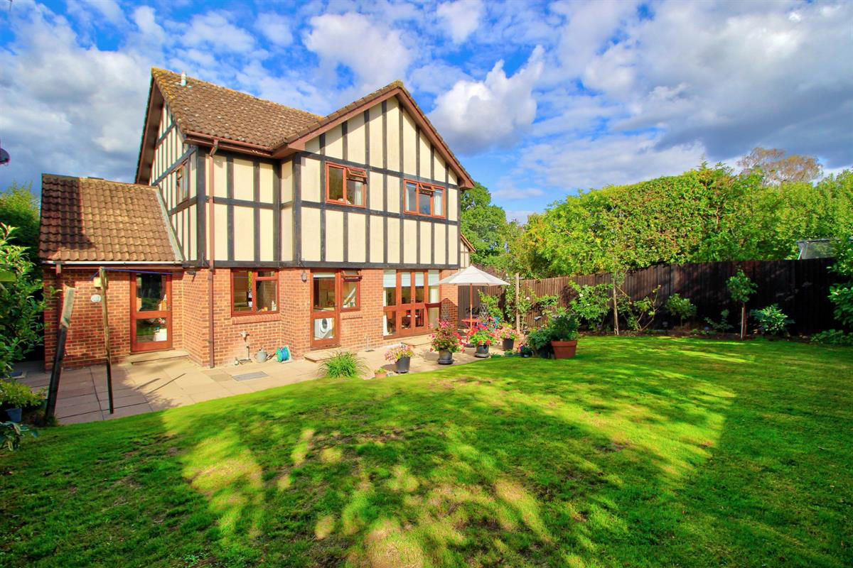 Thorp Close, Binfield Village, photo 2