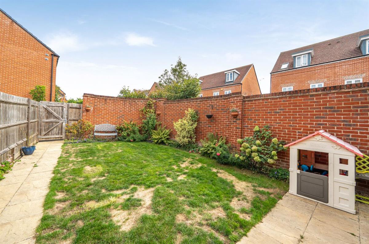 Ifould Crescent, Wokingham, photo 16