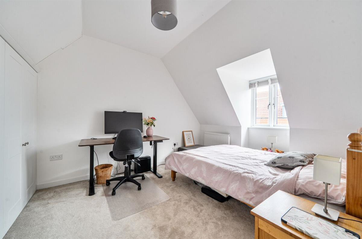 Ifould Crescent, Wokingham, photo 12