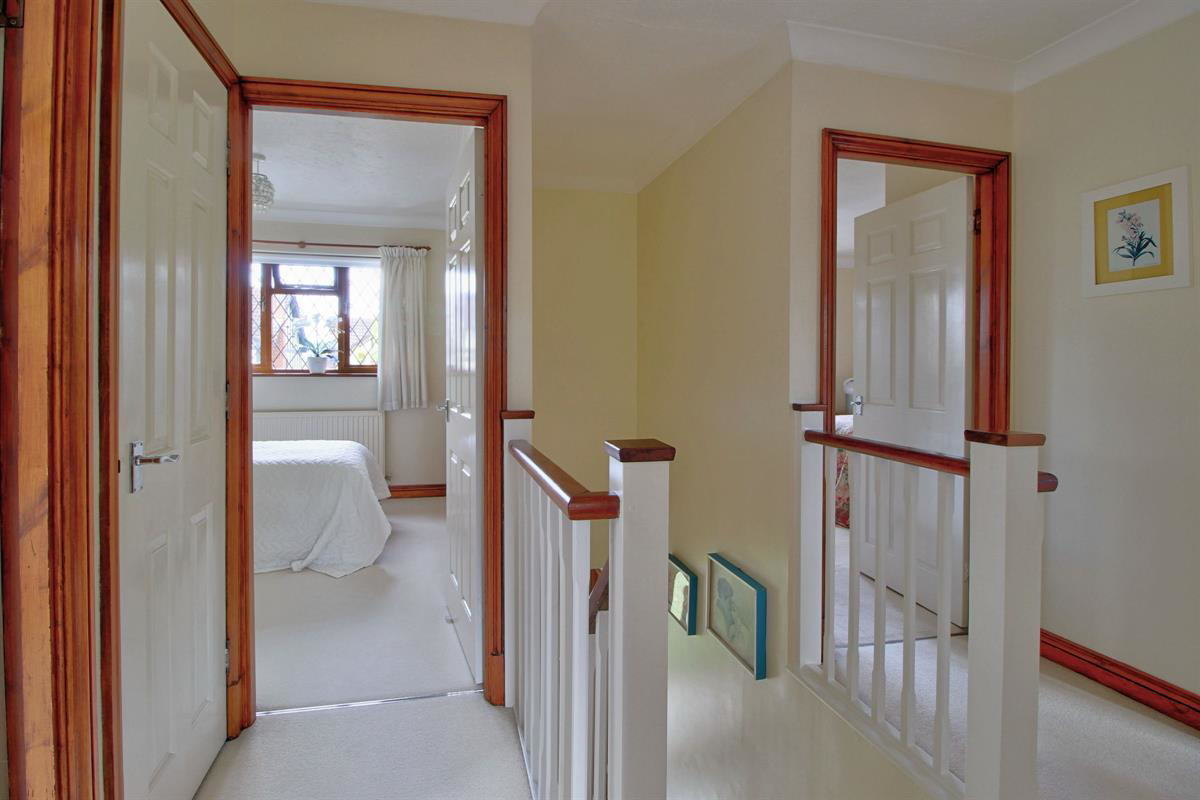 Thorp Close, Binfield Village, photo 17