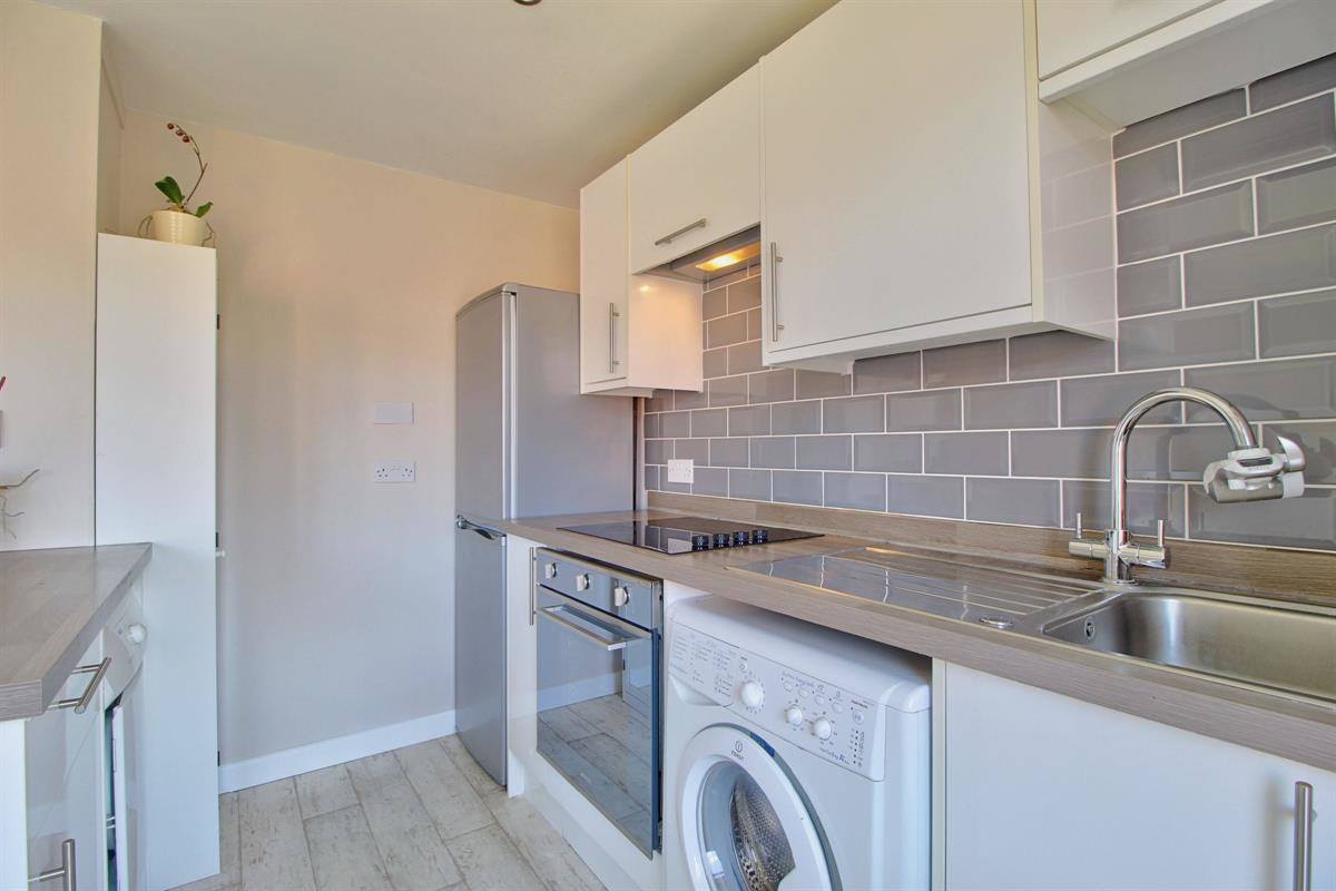 Ellison Way, Wokingham, photo 3