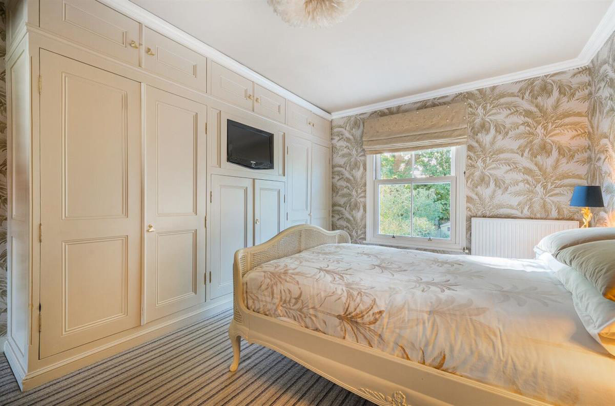 Toutley Hall North, Old Forest Road, Emmbrook, photo 8