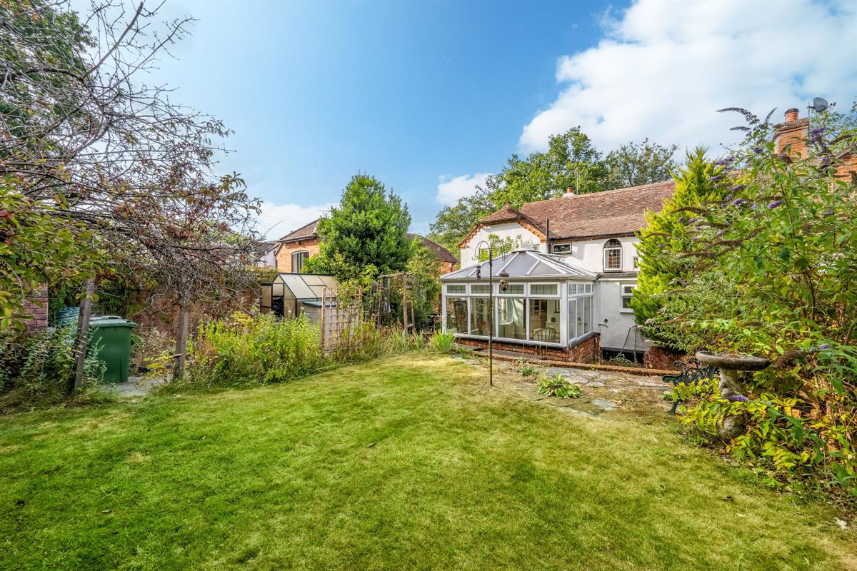 Plover Lane, Eversley, photo 15