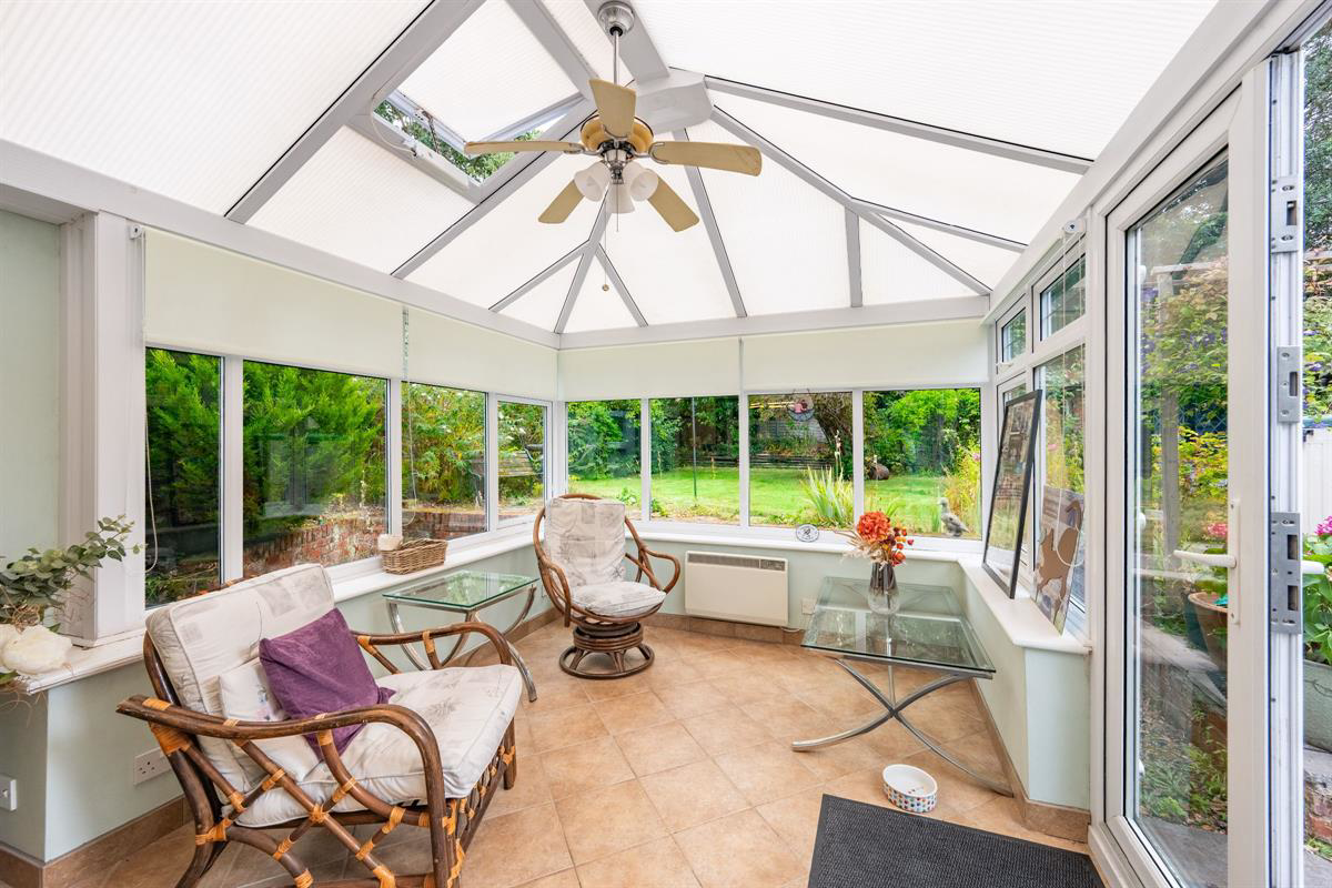 Plover Lane, Eversley, photo 12