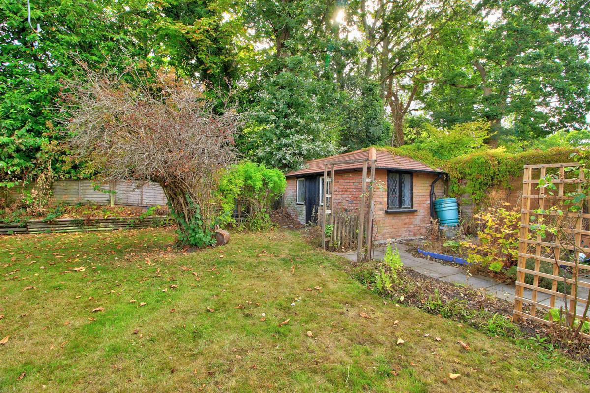 Plover Lane, Eversley, photo 13