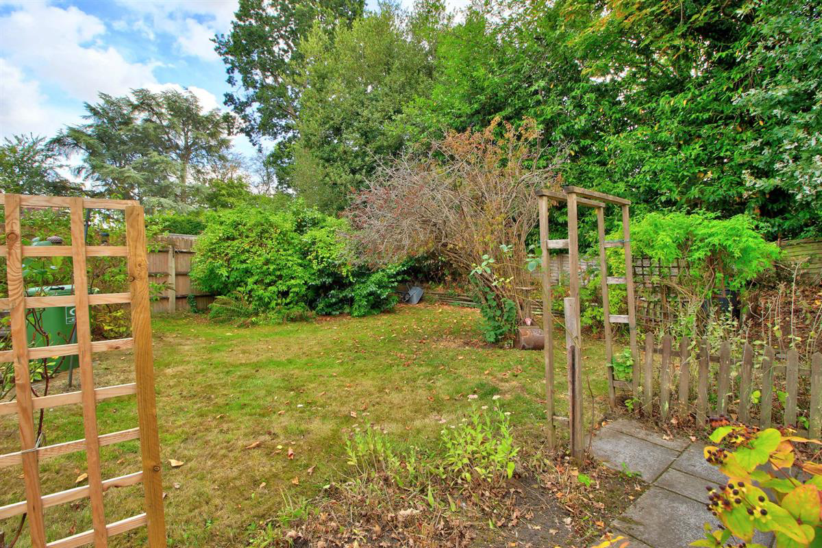 Plover Lane, Eversley, photo 16