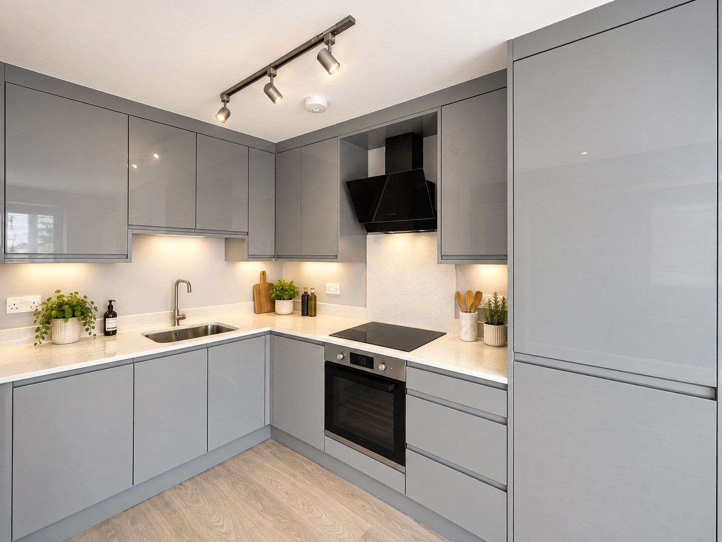 Hanworth Road, Hounslow, Greater London, TW3, photo 3