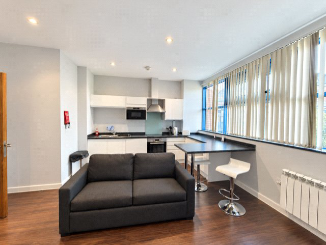 Bath Road, Heathrow, UB3, photo 3