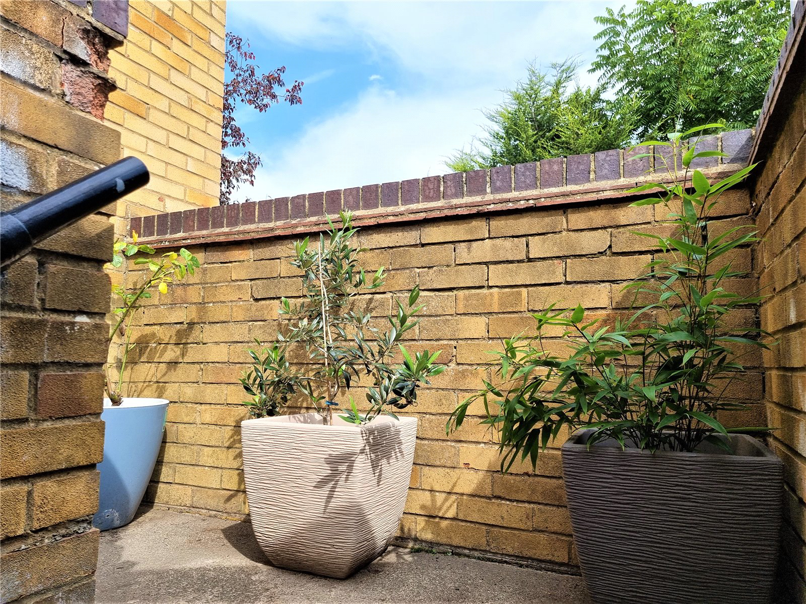 Badgers Close, Hayes, Greater London, UB3, photo 2