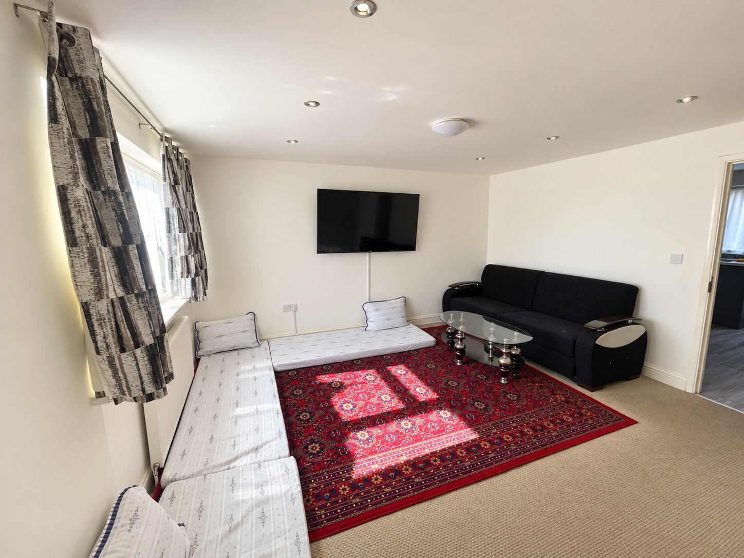 Sutton Hall Road, Heston, Greater London, TW5, photo 2