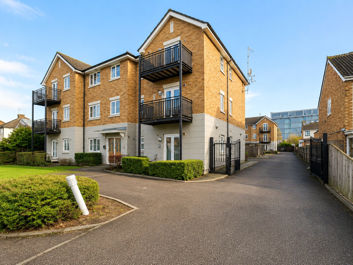 New Road, Harlington, Greater London, UB3