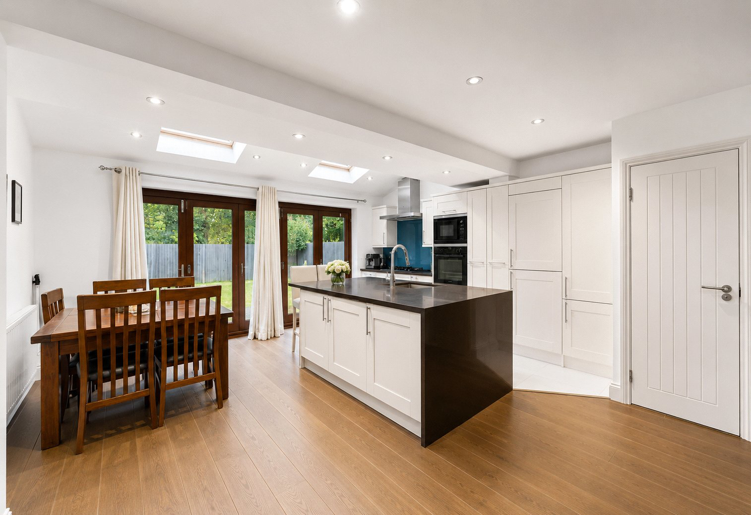 Willow Gardens, Hounslow, Greater London, TW3, photo 3