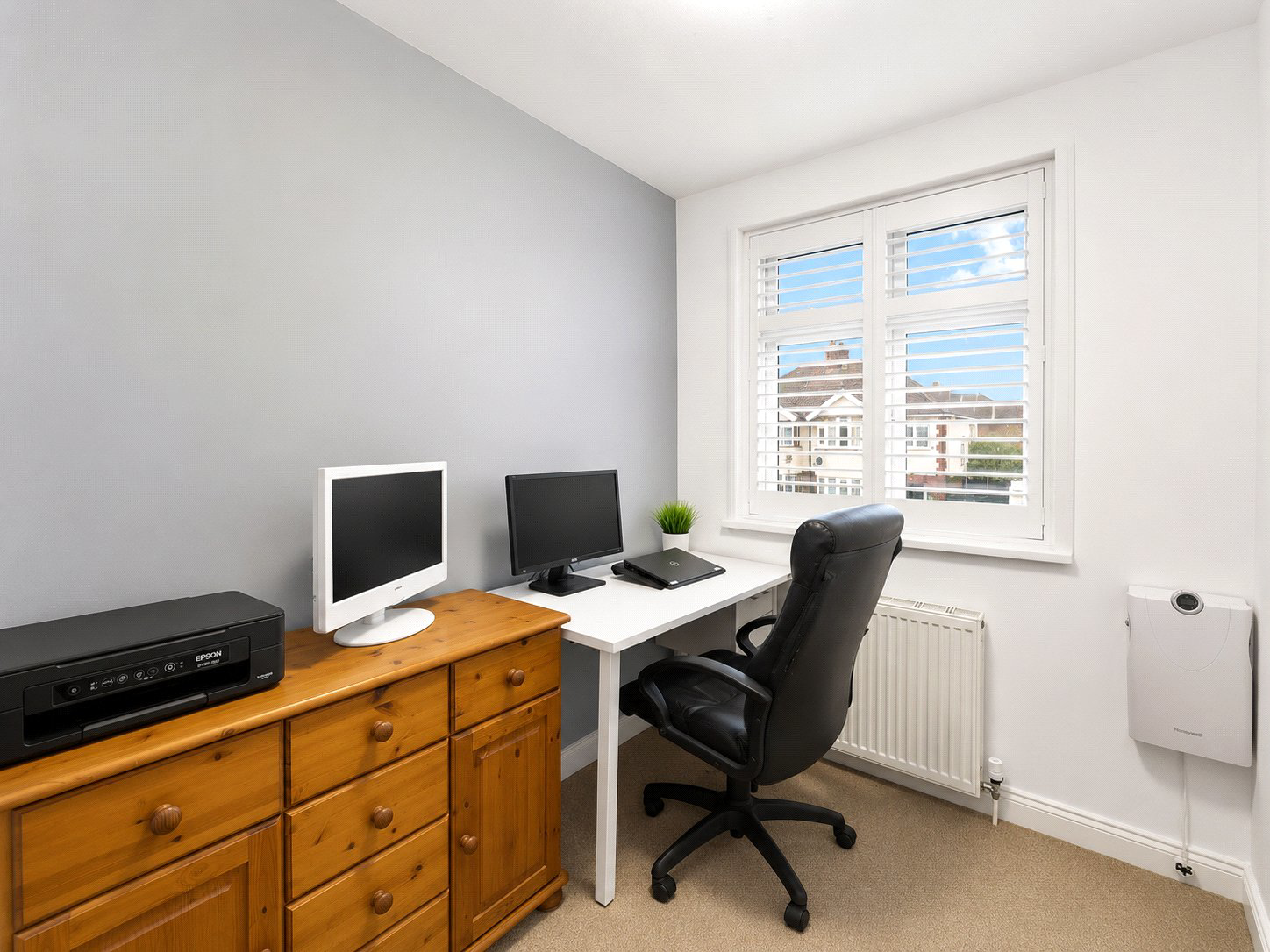 Willow Gardens, Hounslow, Greater London, TW3, photo 6