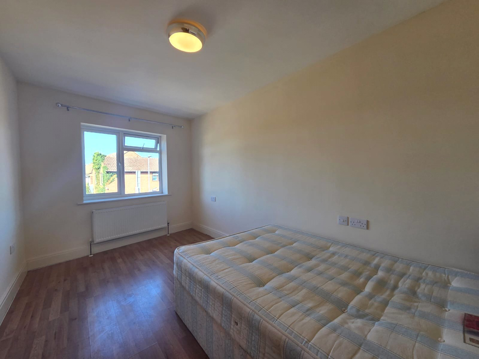 King Georges Avenue, Watford, Hertfordshire, WD18, photo 3