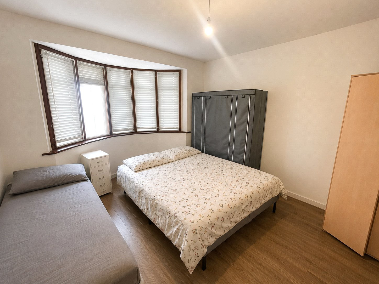 Cambridge Close, Hounslow, Greater London, TW4, photo 2