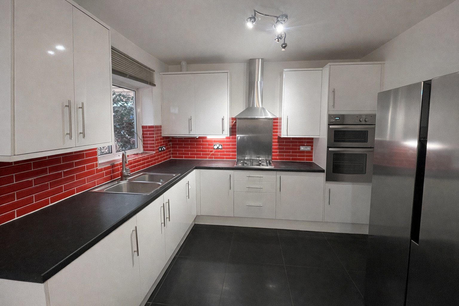 St Leonards Gardens, Hounslow, Greater London, TW5, photo 4