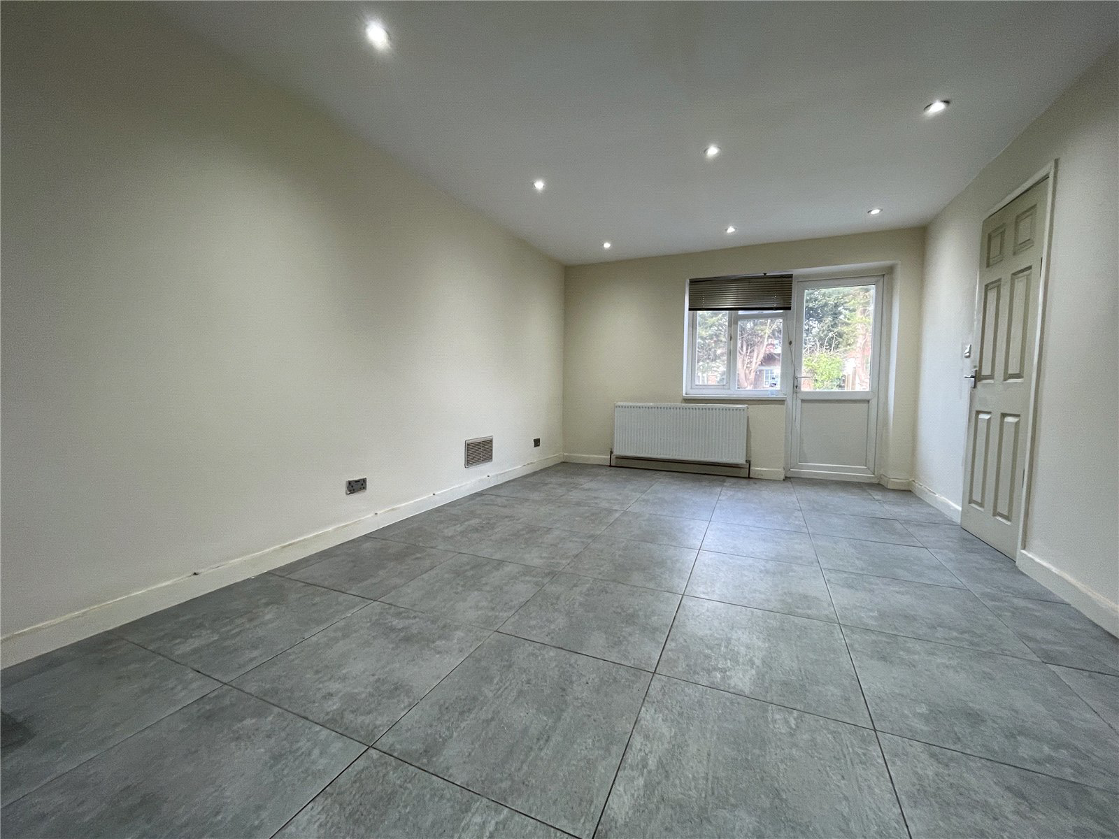 The Crossways, Hounslow, Greater London, TW5, photo 2