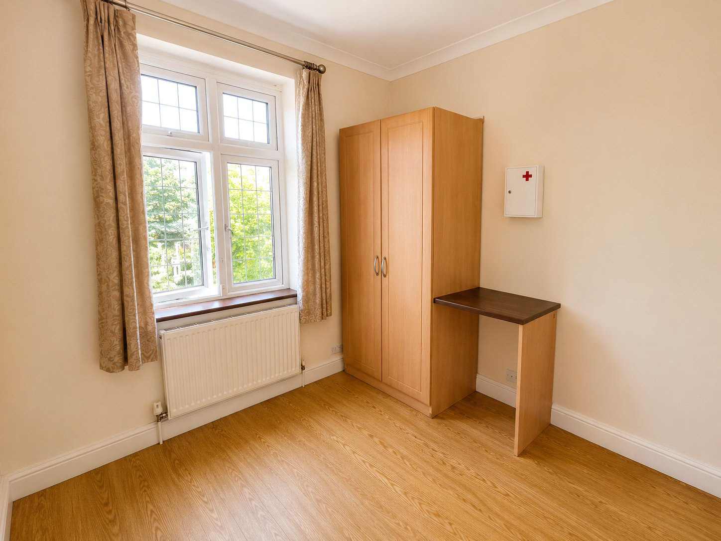 Chatsworth Crescent, Hounslow, Greater London, TW3, photo 7