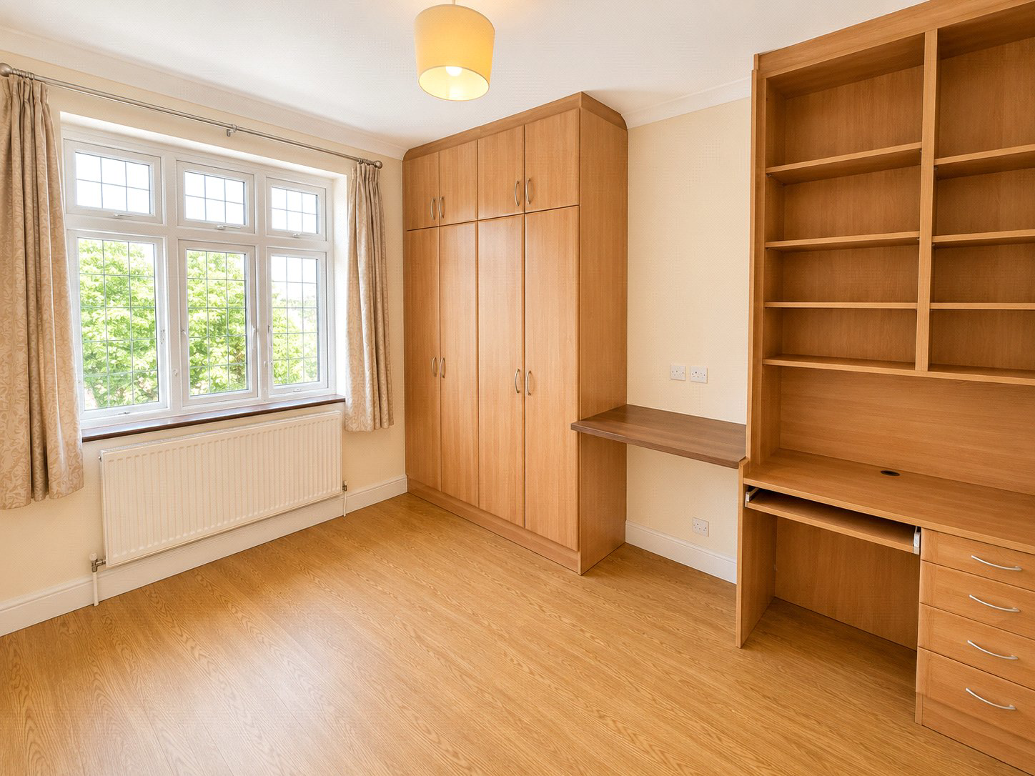 Chatsworth Crescent, Hounslow, Greater London, TW3, photo 6