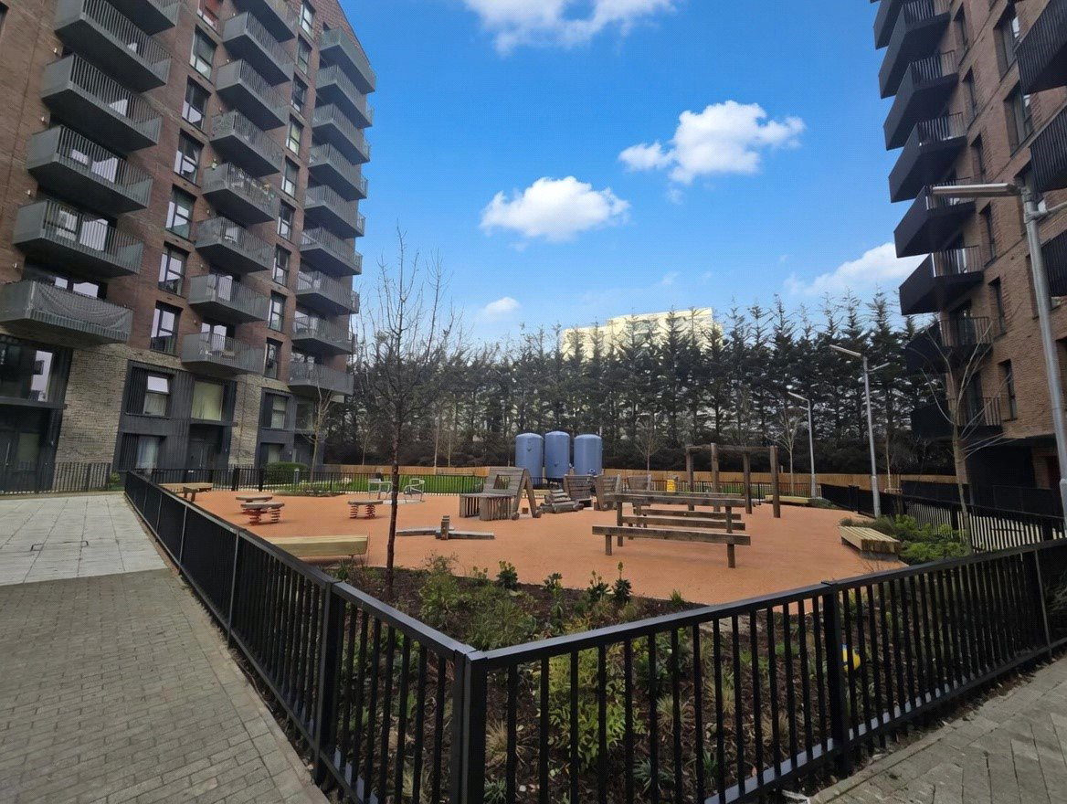 Cranton Avenue, Hayes, Greater London, UB3, photo 11