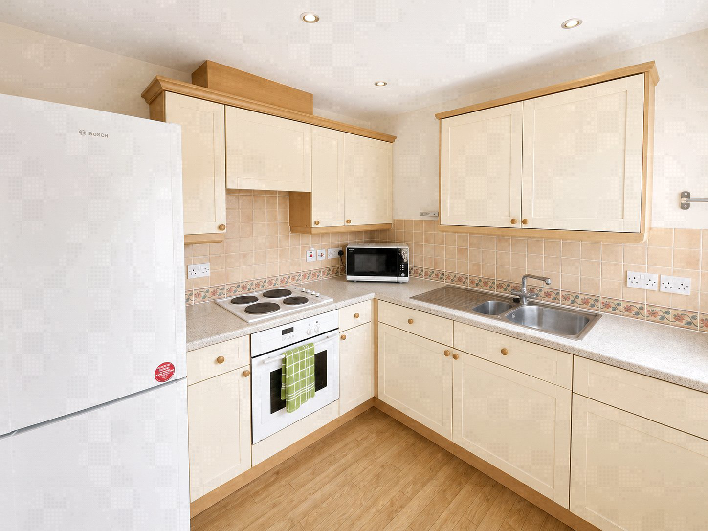Draper Close, Isleworth, Hounslow, Greater London, TW7, photo 3