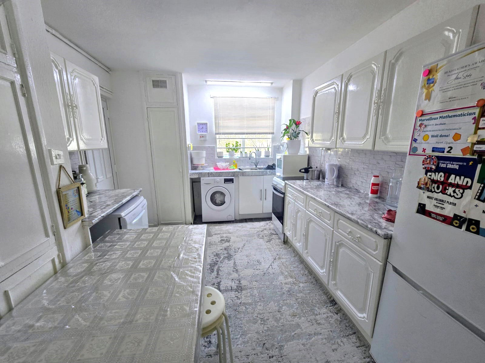 Larch Crescent, Hayes, Greater London, UB4, photo 4