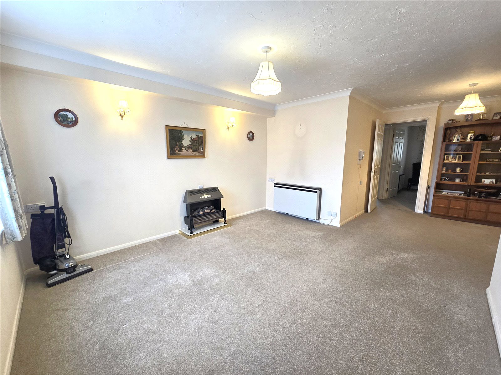 Auriol Drive, Uxbridge, Greater London, UB10, photo 2