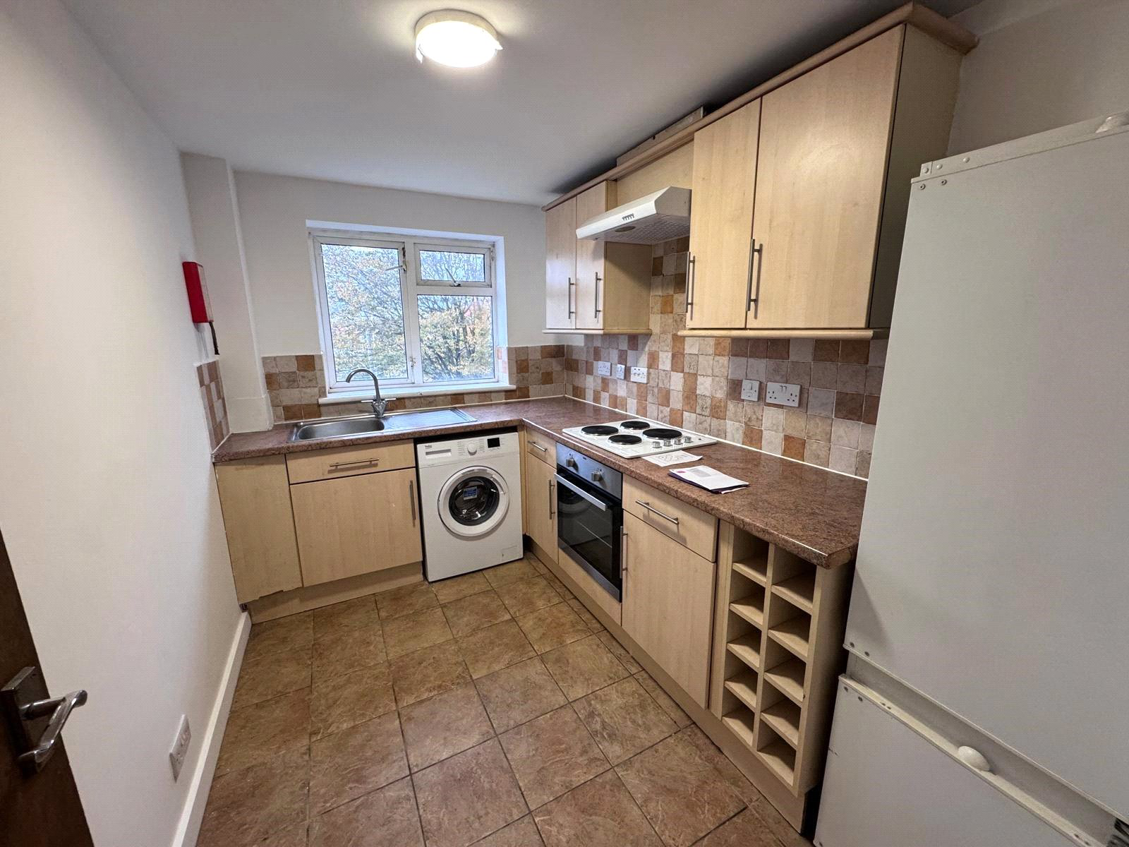 Aintree Close, Uxbridge, Greater London, UB8, photo 3