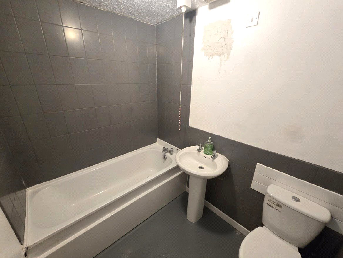 St Helens Close, Hillingdon, Greater London, UB8, photo 7