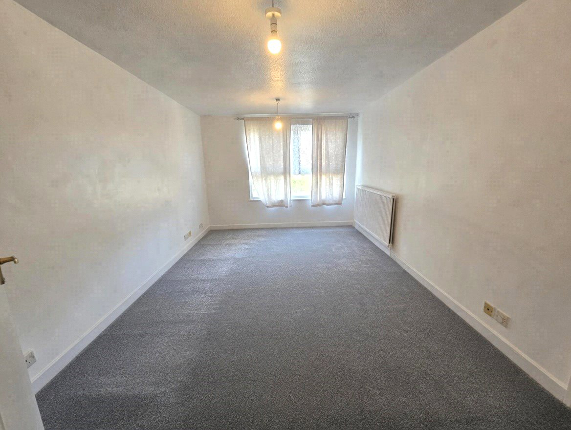 St Helens Close, Hillingdon, Greater London, UB8, photo 2