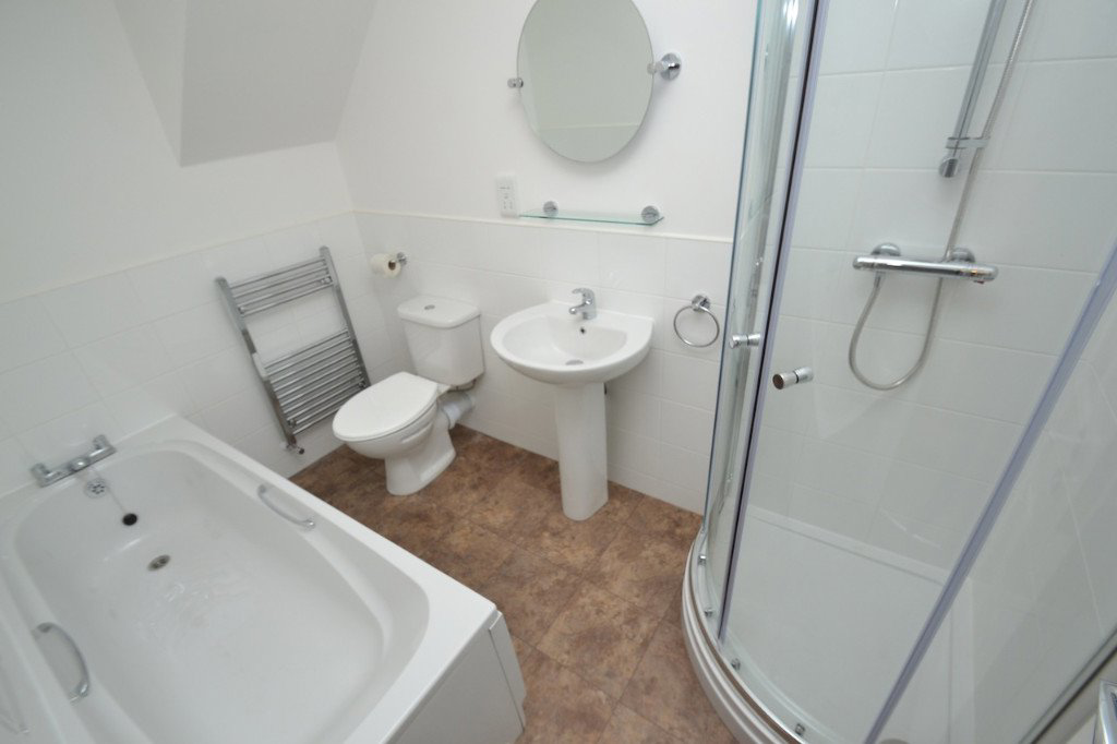 Otley Road, Guiseley, Leeds, LS20 8AH, photo 7