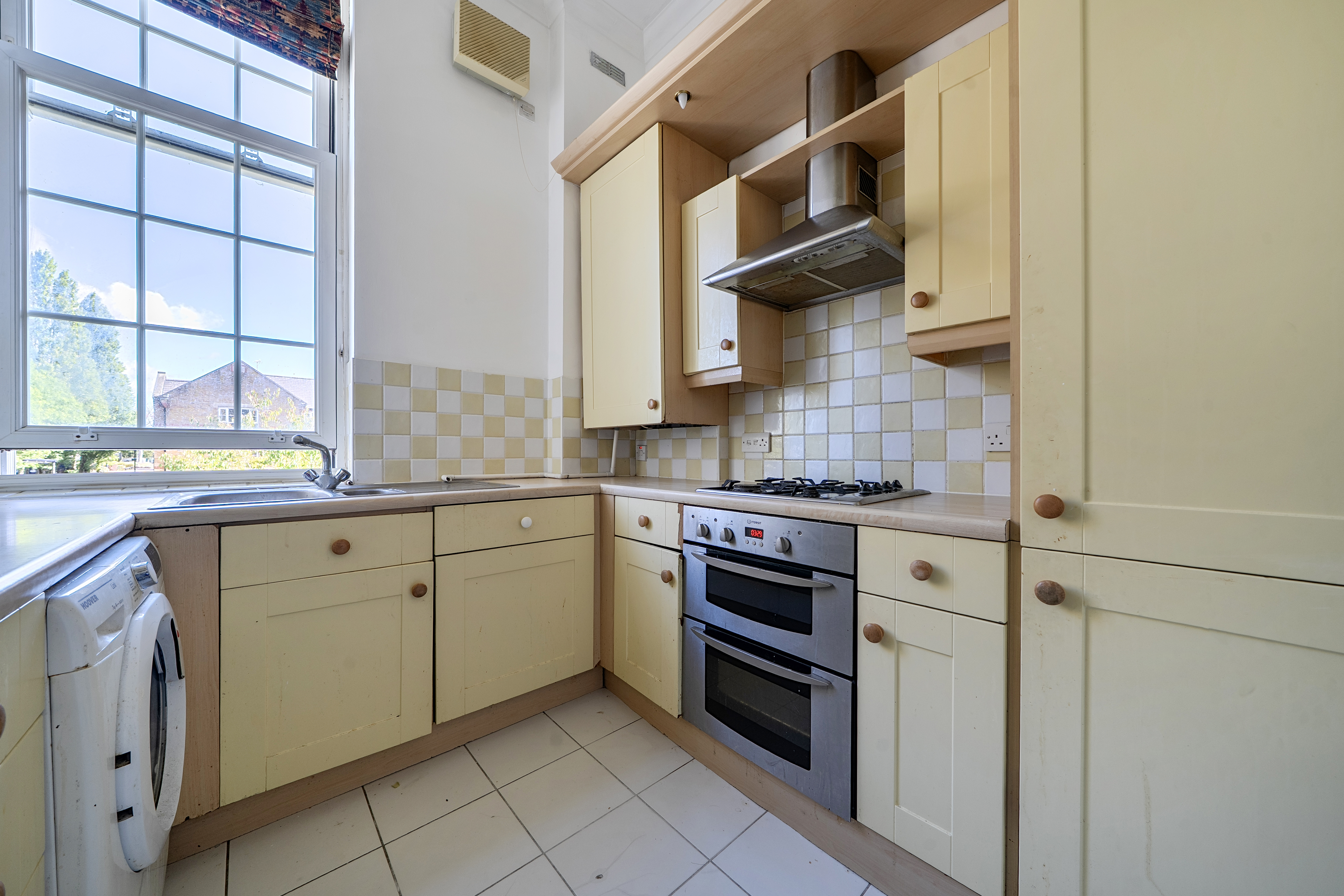 Brigade Place, Caterham, CR3, photo 3