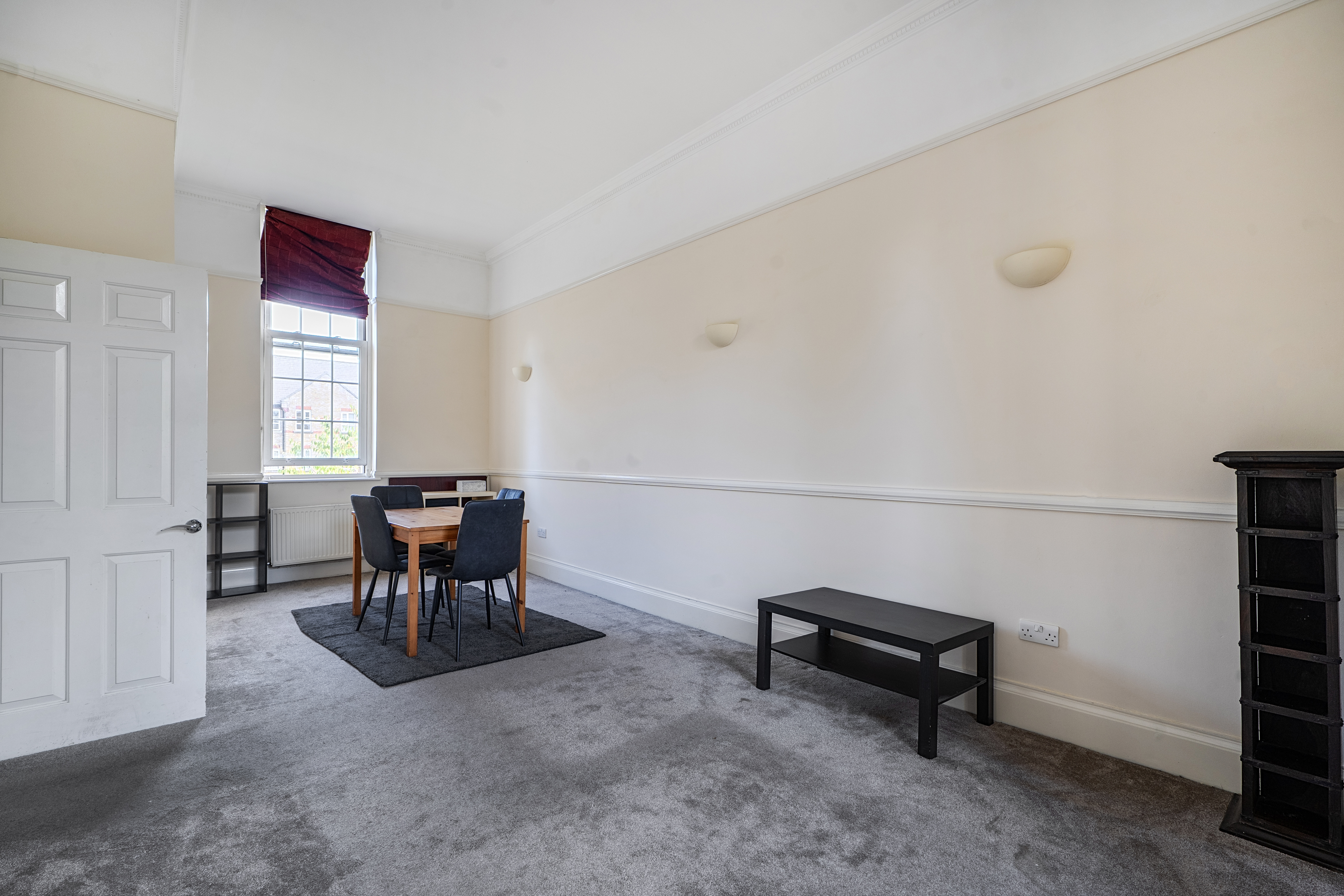Brigade Place, Caterham, CR3, photo 2