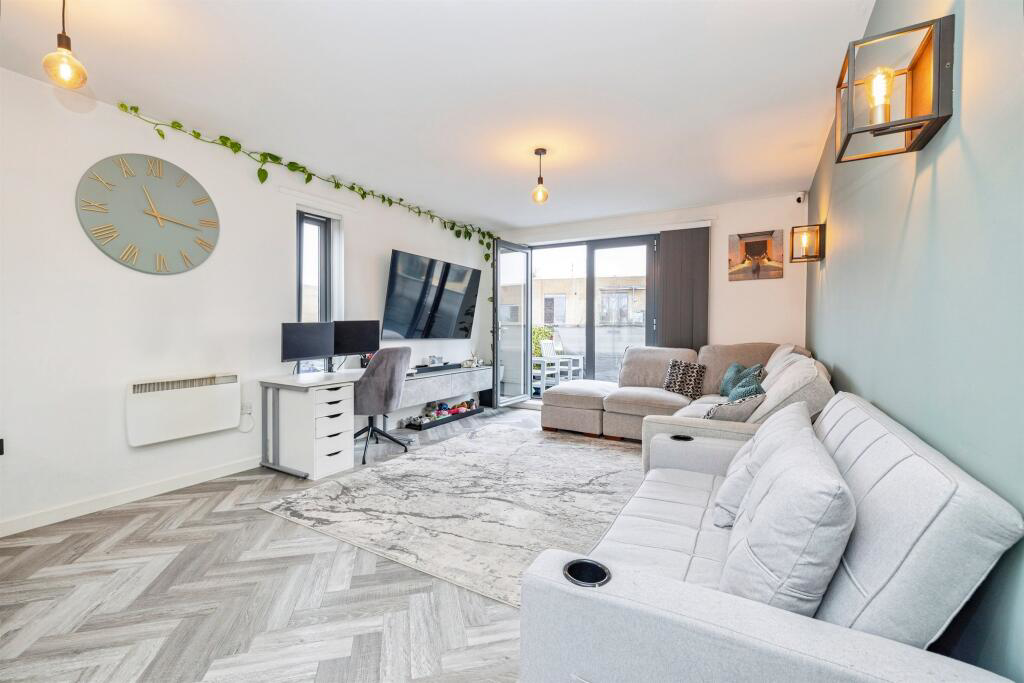 Goddard Drive, Bushey, WD23, photo 12