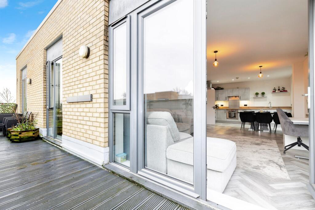 Goddard Drive, Bushey, WD23, photo 8