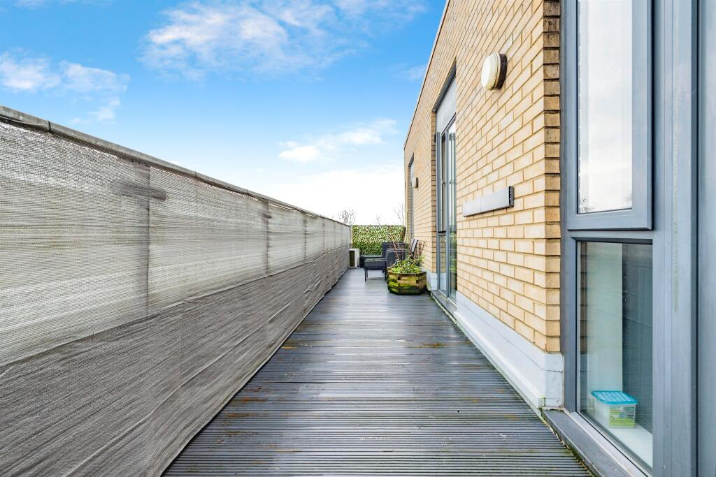 Goddard Drive, Bushey, WD23, photo 9