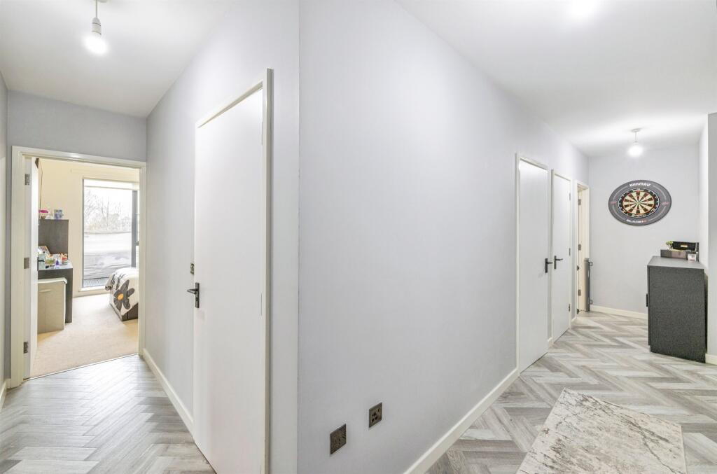 Goddard Drive, Bushey, WD23, photo 15