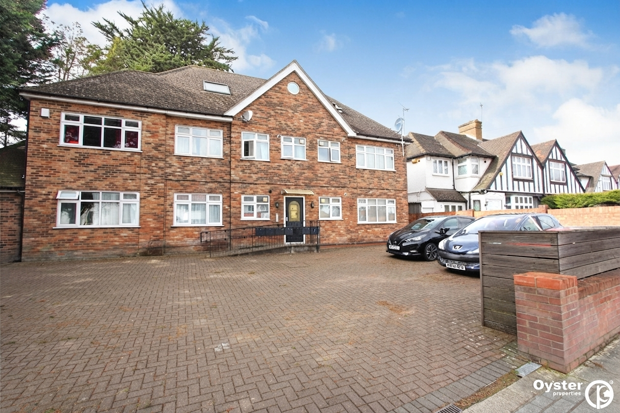 Edgwarebury Lane, Edgware, HA8