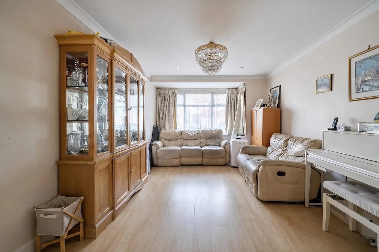 Wyre Grove, Edgware, HA8, photo 2