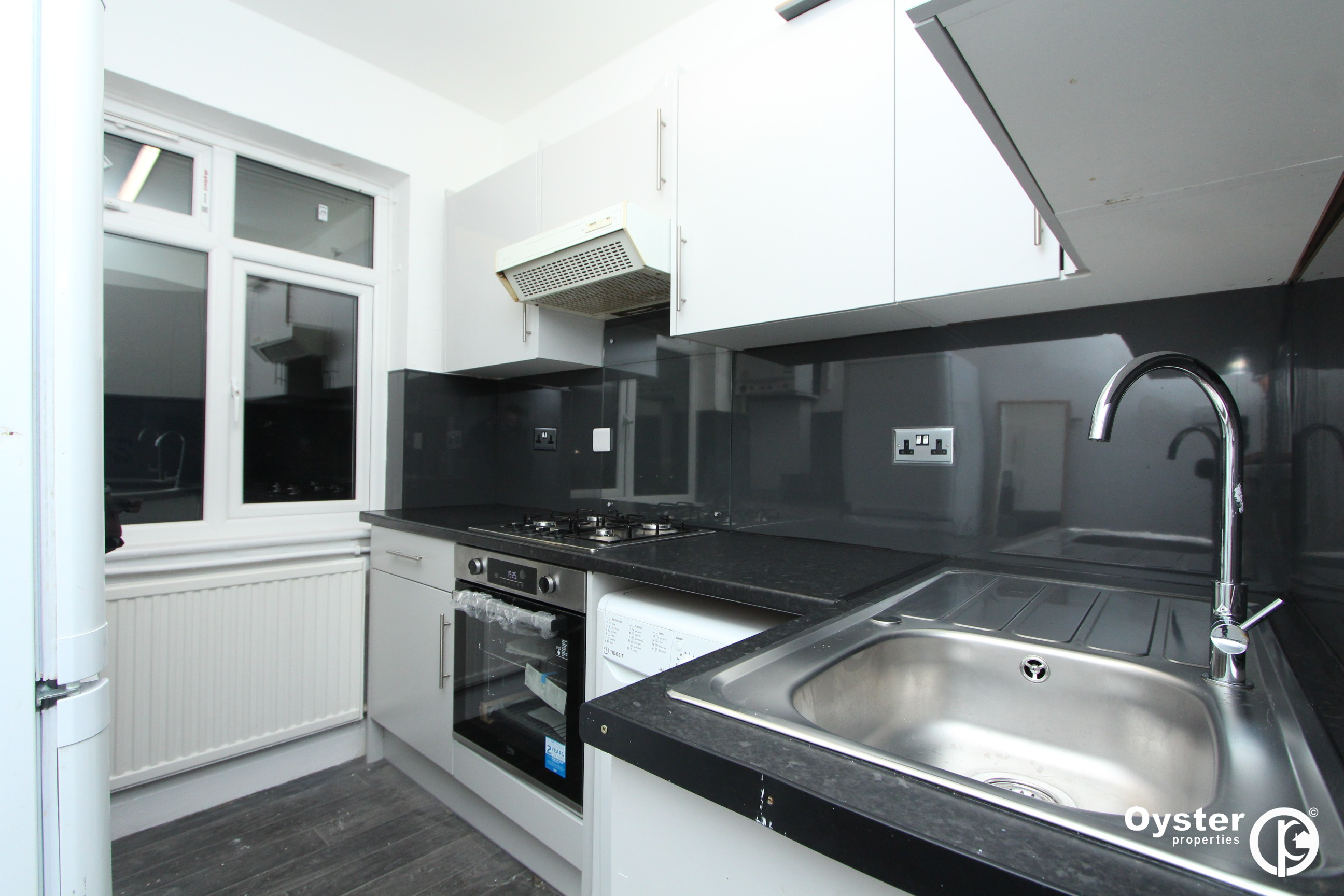 Burnt Oak Broadway, Edgware, HA8, photo 3
