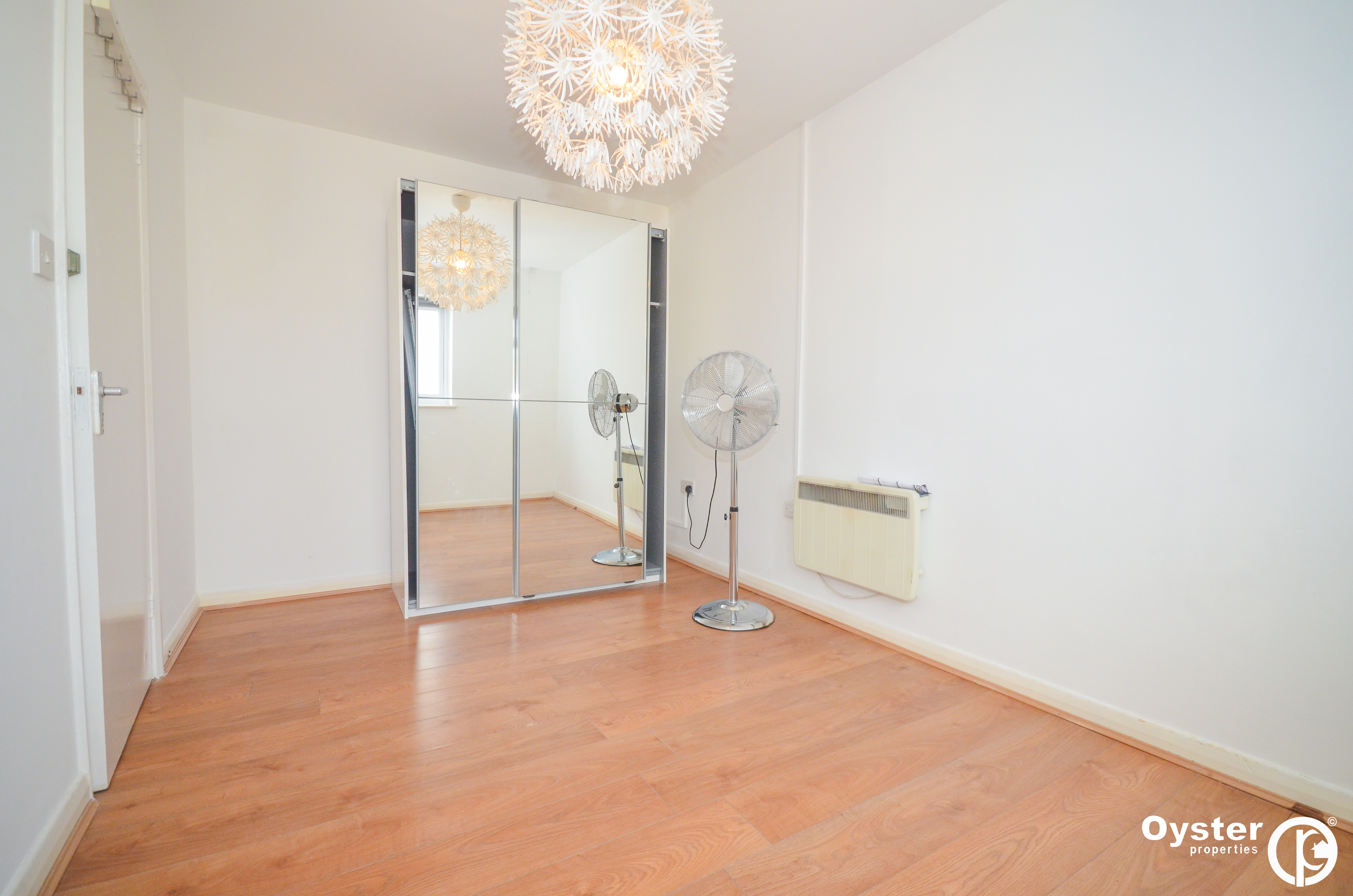 High Road, London, N12, photo 6