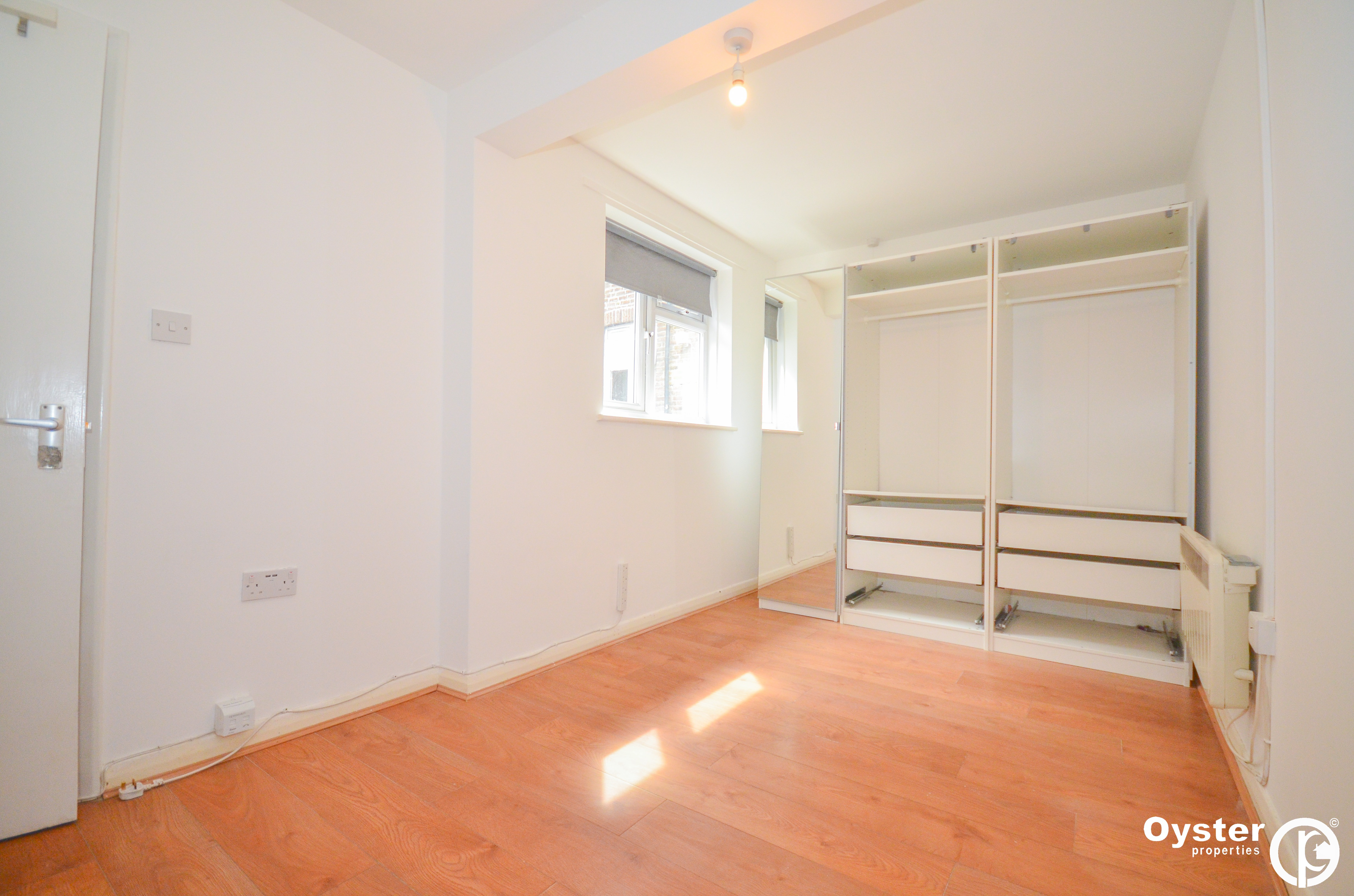 High Road, London, N12, photo 4