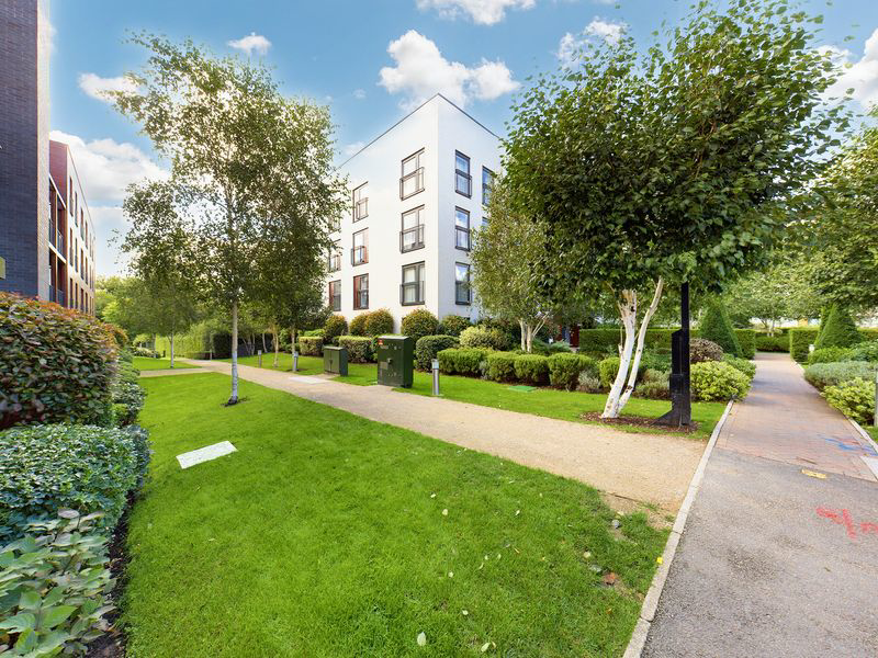 Henry Court, Stanmore, HA7