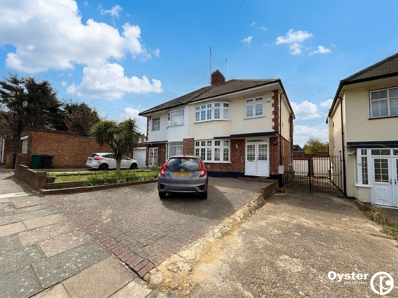 Chadacre Avenue, Ilford, IG5