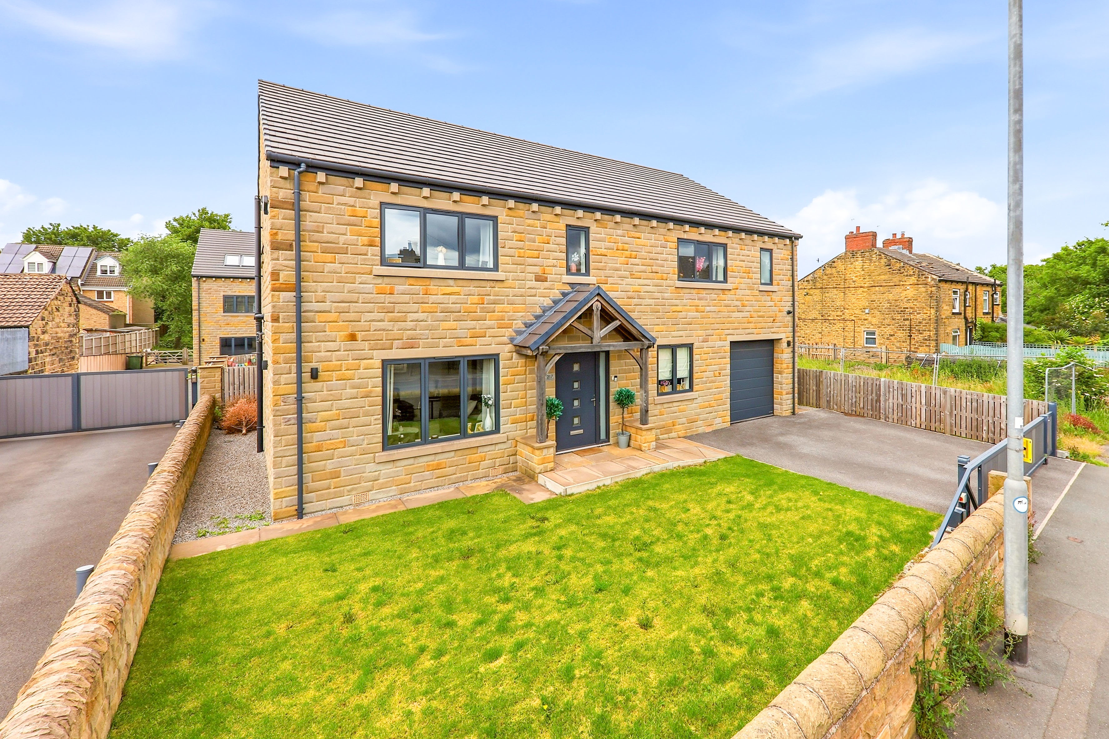 Wakefield Road, Drighlington, BD11