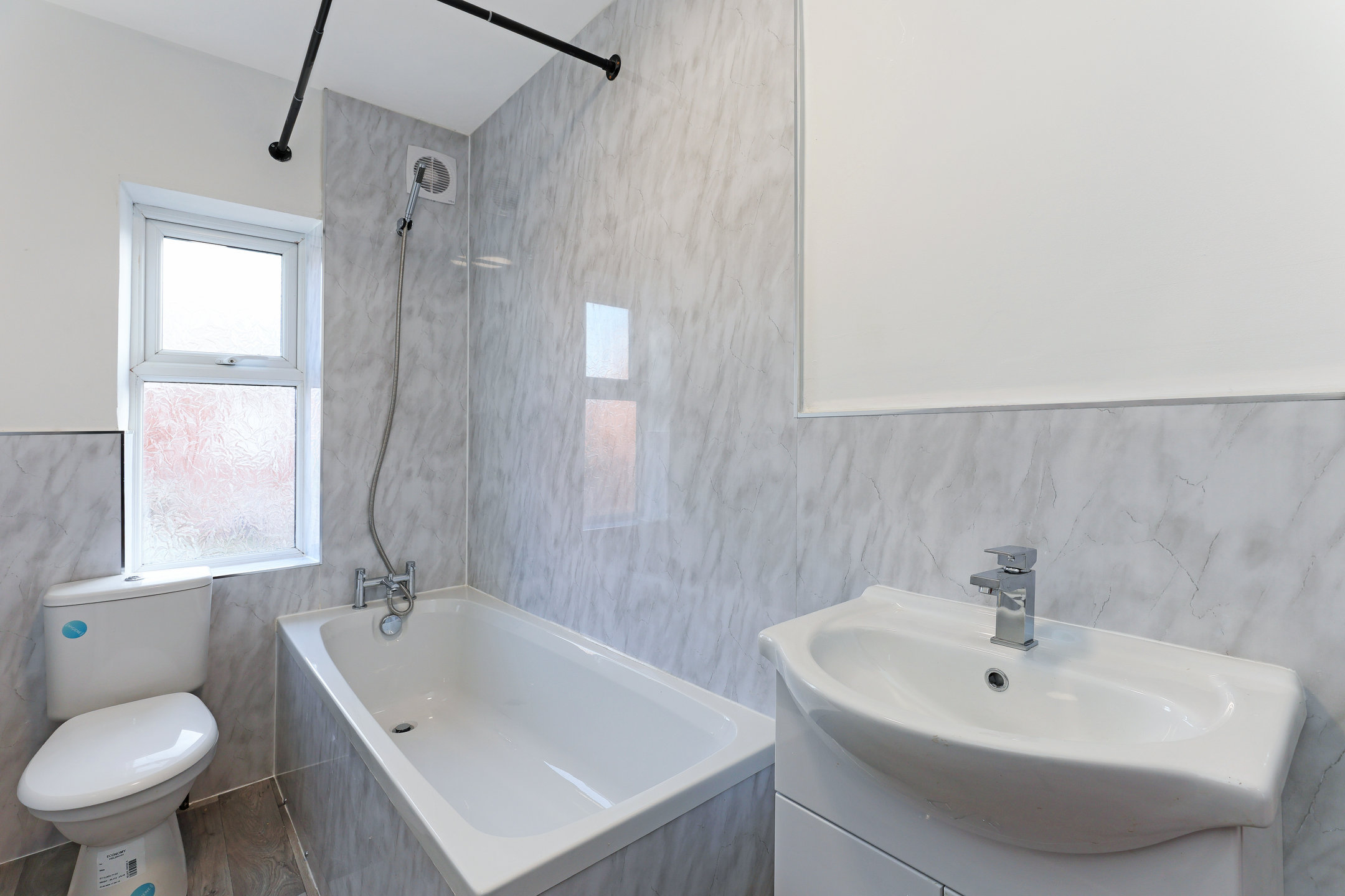 Cross Flatts Row, Leeds, LS11, photo 13