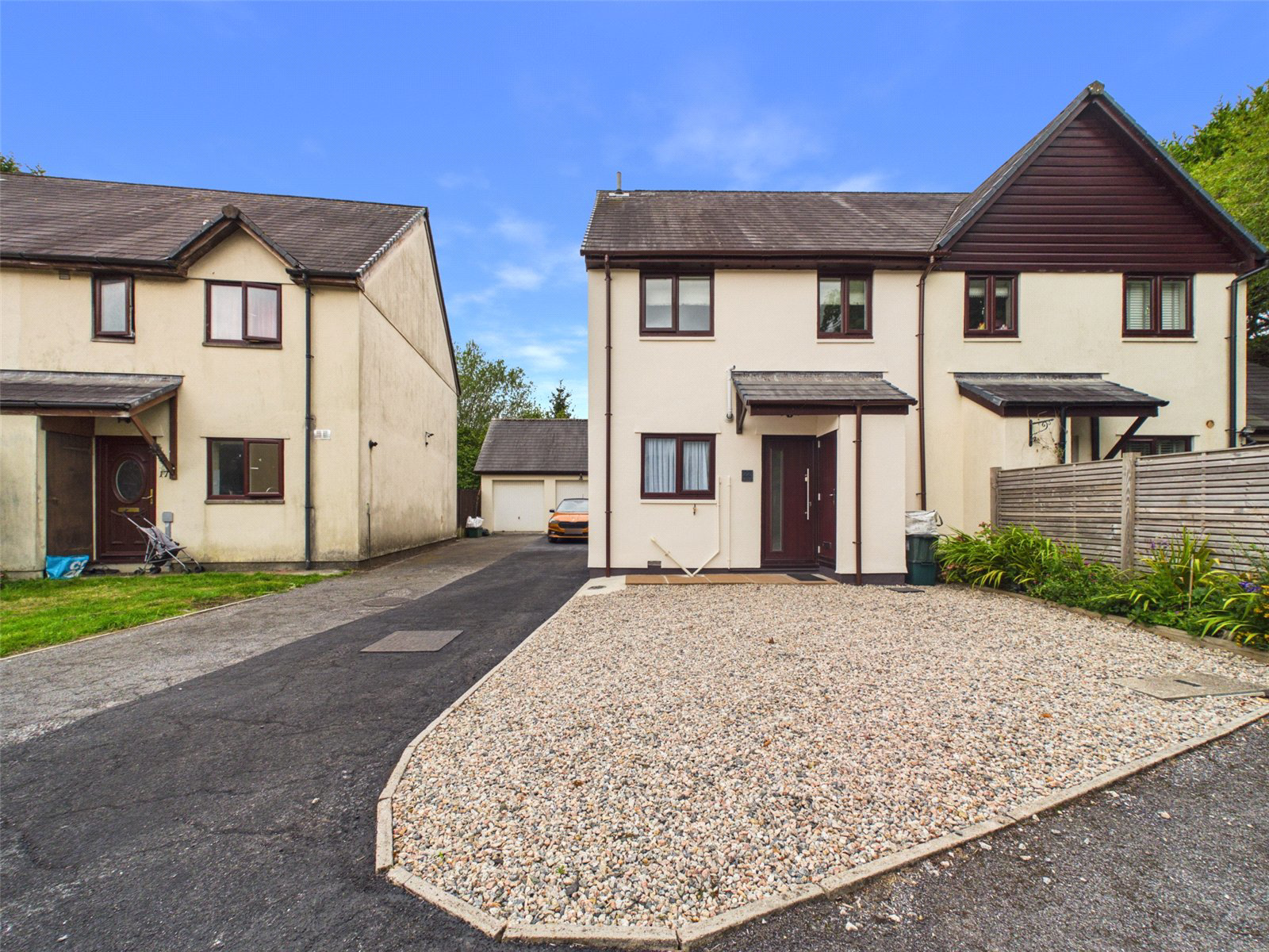 Daucus Close